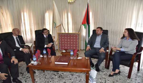 حنانيا يستقبل السفير السويسري برولهارت في دار البلدية ويبحثان سبل التعاون المشترك