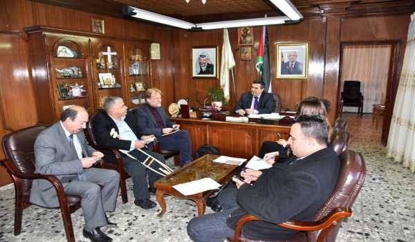 رئيس بلدية بيت لحم يستقبل مدير مكتب منظمة الصحة العالمية ويبحثان سبل التعاون المشترك 