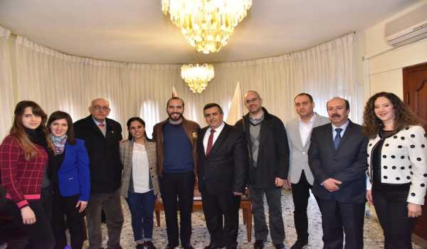 سلمان يستقبل رئيس بلدية سان سلفادور في دار البلدية