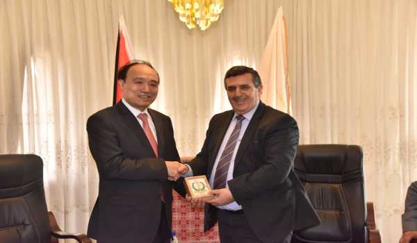 رئيس بلدية بيت لحم يستقبل  أمين عام الإتحاد الدولي للإتصالات ويرافقه في جولته إلى كنيسة المهد 