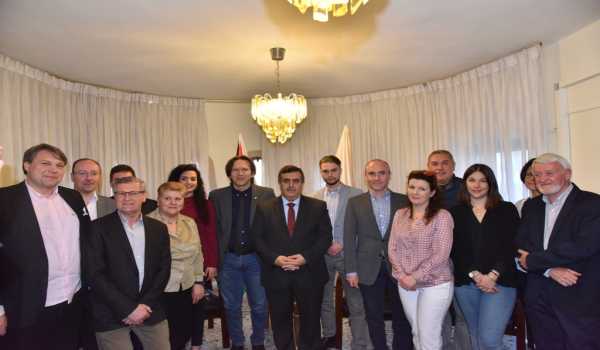 سلمان يلتقي وفد الإتحاد الأوروبي للمسارات الثقافية برئاسة نائب رئيس بلدية أسيزي 