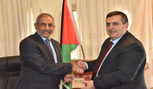 رئيس بلدية بيت لحم يستقبل ممثل جمهورية جنوب افريقيا لدى دولة فلسطين ويبحثان سبل التعاون المشترك