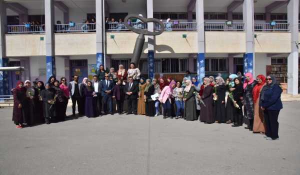 بمناسبة عيد الأم بلدية بيت لحم وحركة فتح ومديرية التربية والتعليم يعايدون المعلمات في المدارس