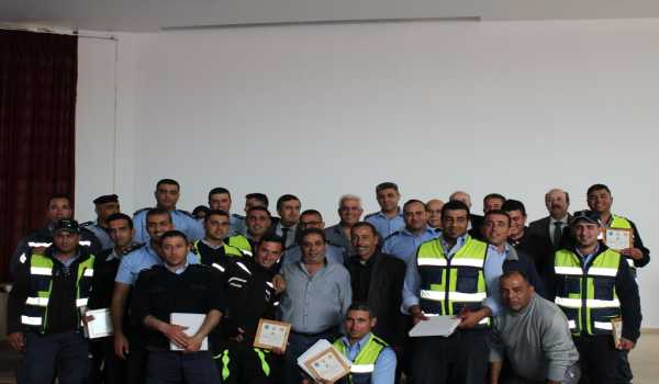 بمناسبة أسبوع المرور العربي وتحت شعار التزامك بالنظام دليل وعيك  حفل لتكريم أفراد شرطة المرور في مركز السلام بيت لحم