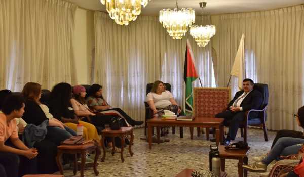 سلمان يستقبل وفد طلبة أميريكيين ويتحدث عن تحديات المدينة