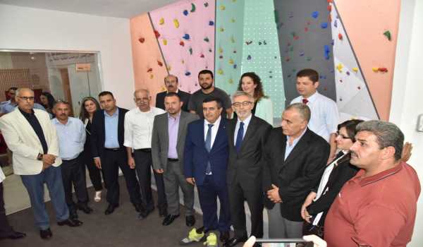 في إطار اتفاقية التوأمة بين بلديتي بيت لحم وجرونوبل  إفتتاح غرفة للتسلق في مبنى محطة الباصات المركزية
