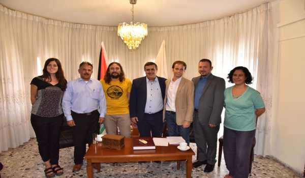 سلمان يستقبل وفداً إسبانياً متضامناً مع الشعب الفلسطيني وينقل لهم تحديات المدينة