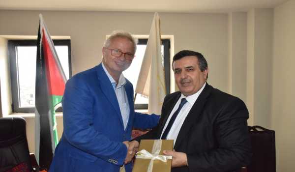 رئيس بلدية بيت لحم يستقبل وزير العدل الهنغاري