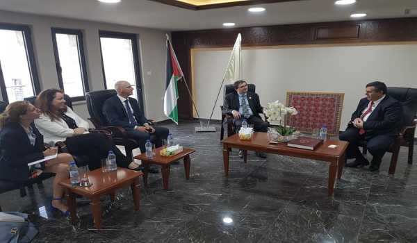 سلمان يستقبل وفدا من وزارة الخارجية السويسرية للتنسيق لزيارة وزير الخارجية السويسري لبيت لحم ايلول القادم ولتوقيع اتفاقية توأمة