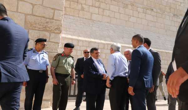 سلمان يشارك في استقبال رئيس جمهورية تشيلي على بلاط كنيسة المهد