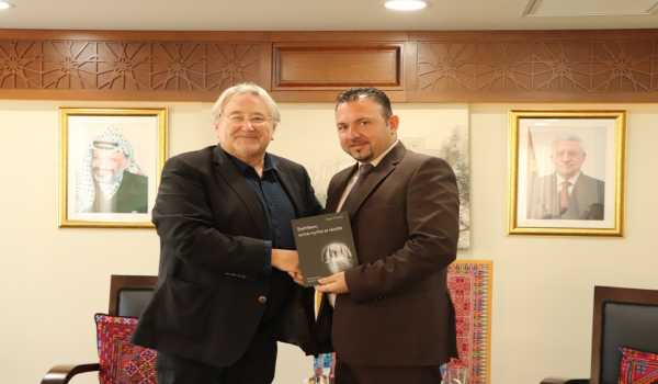 نائب رئيس بلدية بيت لحم يستقبل محافظ هينو في دار البلدية