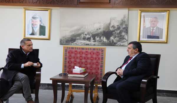 رئيس بلدية بيت لحم يستقبل الموسيقار الإيطالي باولو أولمي ويبحث معه سبل التعاون المشترك في فعاليات بيت لحم 2020