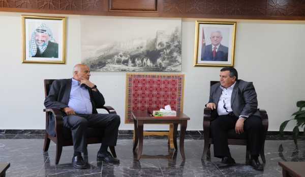 سلمان يطلع اللواء جبريل الرجوب على جهود بلدية بيت لحم في مواجهة فايروس كورونا