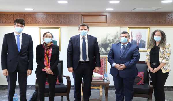 The Mayor of Bethlehem and the new representative of Switzerland in Palestine discuss the means of cooperation and signing a twining agreement with the Swiss city of Engelberg