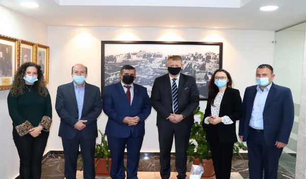 رئيس بلدية بيت لحم وممثل جمهورية بولندا يبحثان سبل التعاون المشترك