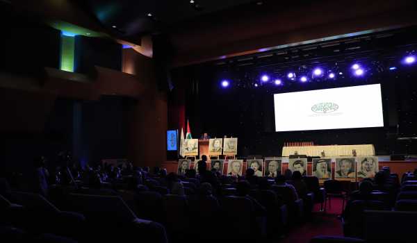 تكريم رئيس بلدية بيت لحم المحامي أنطون سلمان بمنحه لقب شخصية العام الريادية خلال حفل تكريم شخصية العام الثالث عشر من مؤسسة سيدة الارض