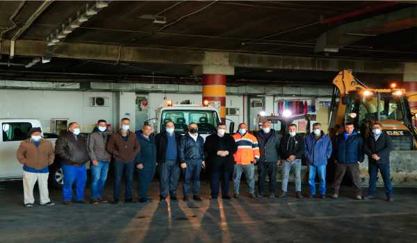 فريق الطوارىء في بلدية بيت لحم يواجه العاصفة الثلجية ويتعامل مع العديد من الحالات لتسهيل حركة المواطنين