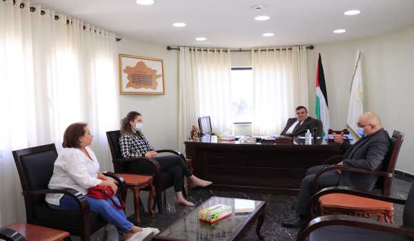 سلمان يبحث سُبل التعاون المُشترك مع مجموعة كبار الخبراء الهولنيين (PUM) في فلسطين