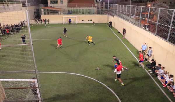 نائب رئيس بلدية بيت لحم يتوج نادي شباب العروج ببطولة بيت لحم الرمضانية الأولى لكرة القدم