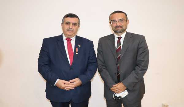 تقديراً لجهوده في تعزيز العلاقات الفلسطينية الإيطالية:  رئيس الجمهورية الإيطالية يمنح رئيس بلدية بيت لحم وسام نجمة إيطاليا