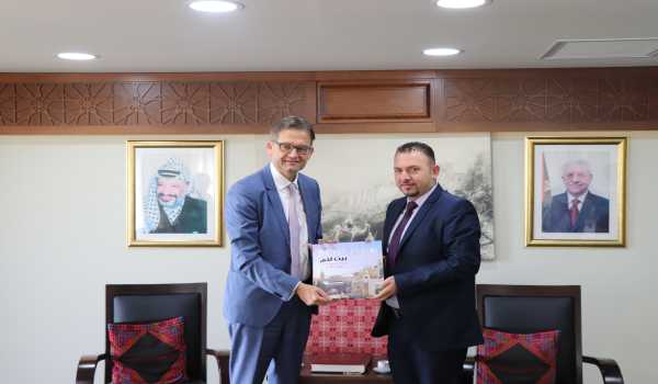 استجابة لرسالة بلدية بيت لحم للبعثات الدبلوماسية حول السياحة في بيت لحم:  نائب رئيس بلدية بيت لحم يستقبل رئيس بعثة جمهورية ألمانيا الإتحادية في رام الله