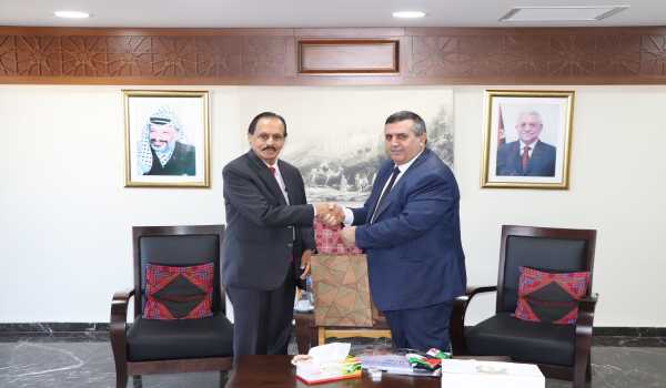 سلمان يستقبل ممثل سريلانكا في دار البلدية