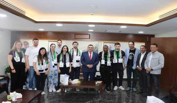 سلمان يستقبل وفد من الاشتراكية الدولية ممثلة بالأمين العام السيد برونو جونسالفيس 