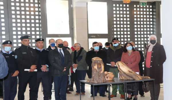 بلدية بيت لحم تحتفل بتدشين أعمال تأهيل الطابق الأرضي في مركز السلام ومعرض مخططات ساحة المهد