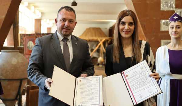 بلدية بيت لحم وبلدية فاغارشابات الأرمنية توقعان اتفاقية توأمة 